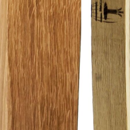 Détail pied en bois brossé Détail pied en bois brossé